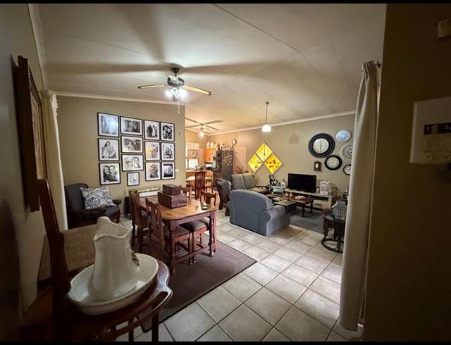 3 BEDROOM TOWNHOUSE FOR SALE IN CLARINA